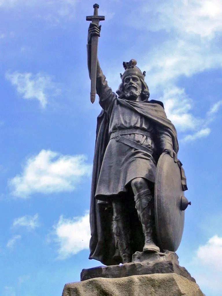 This picture shows Alfred the Great's statue at Winchester. Hamo Thornycroft's bronze statue erected in 1899.