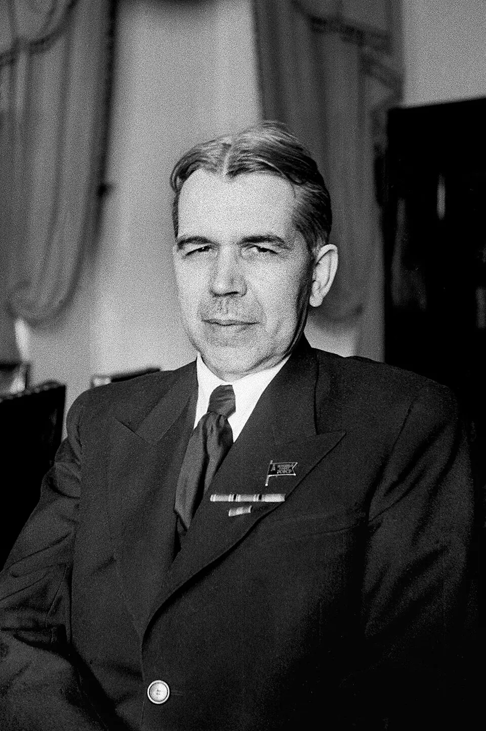 3.Учёный-физик, академик, президент Академии наук СССР С.И. Вавилов. Автор – А.В. Устинов. Москва.1946 г. Главархив Москвы.
