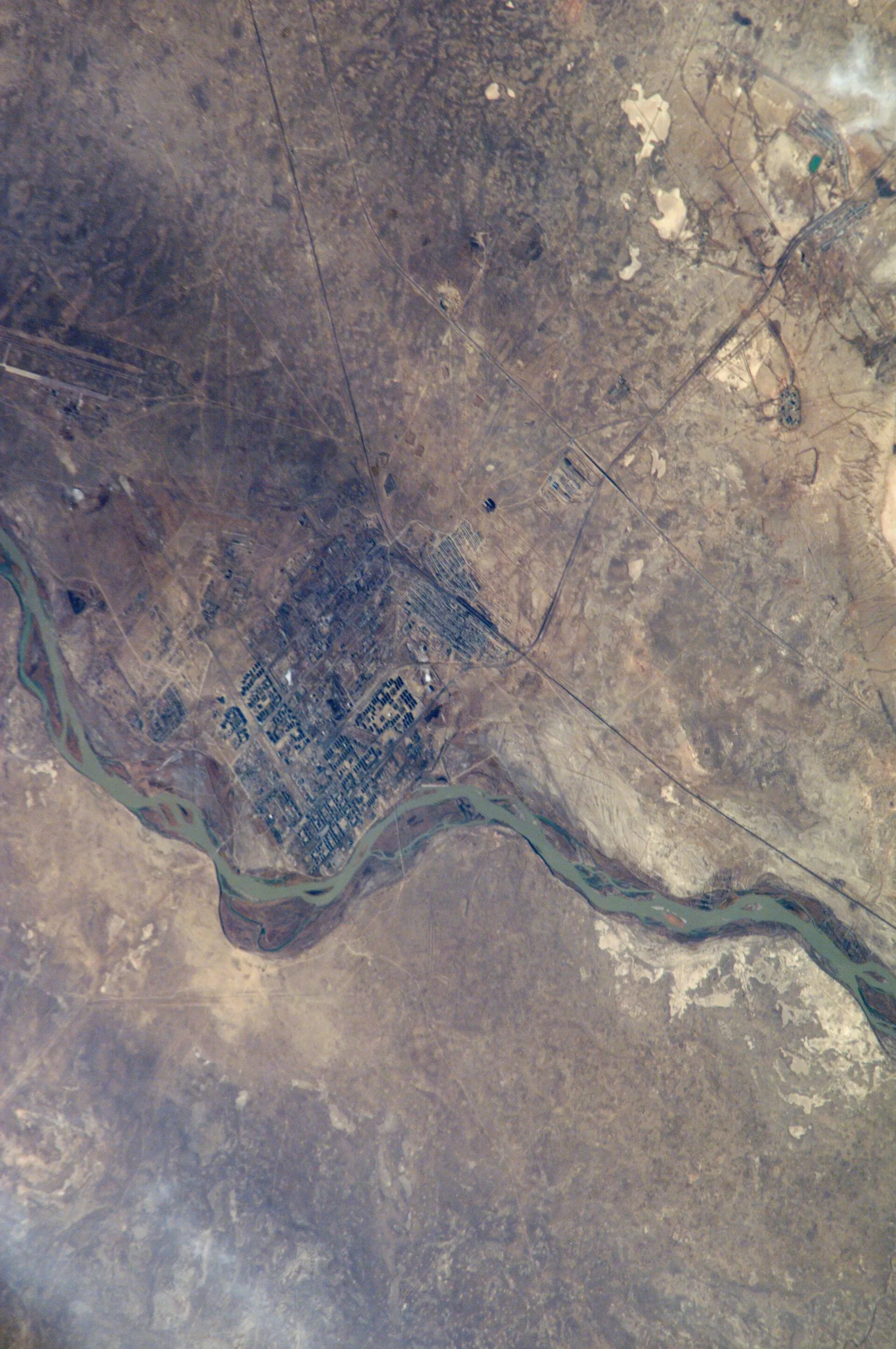 Baikonur (Town) and Syrdarya River from top, 26 October 2002