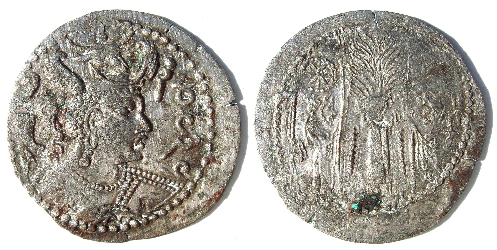 Billon drachm of the Hephthalite King Napki Malka (c. 475-576).
Obv: Napki Malka type bust with winged headdress. Pahlavi legend "NAPKI MALKA".
Rev: Zoroastrian fire altar with attendants either side. Sun wheel, or eight-spoked Buddhist Dharmacakra above left.
Actual size: 27 mm, 3.3 g.
Findplace: Afghanistan/ Gandhara.