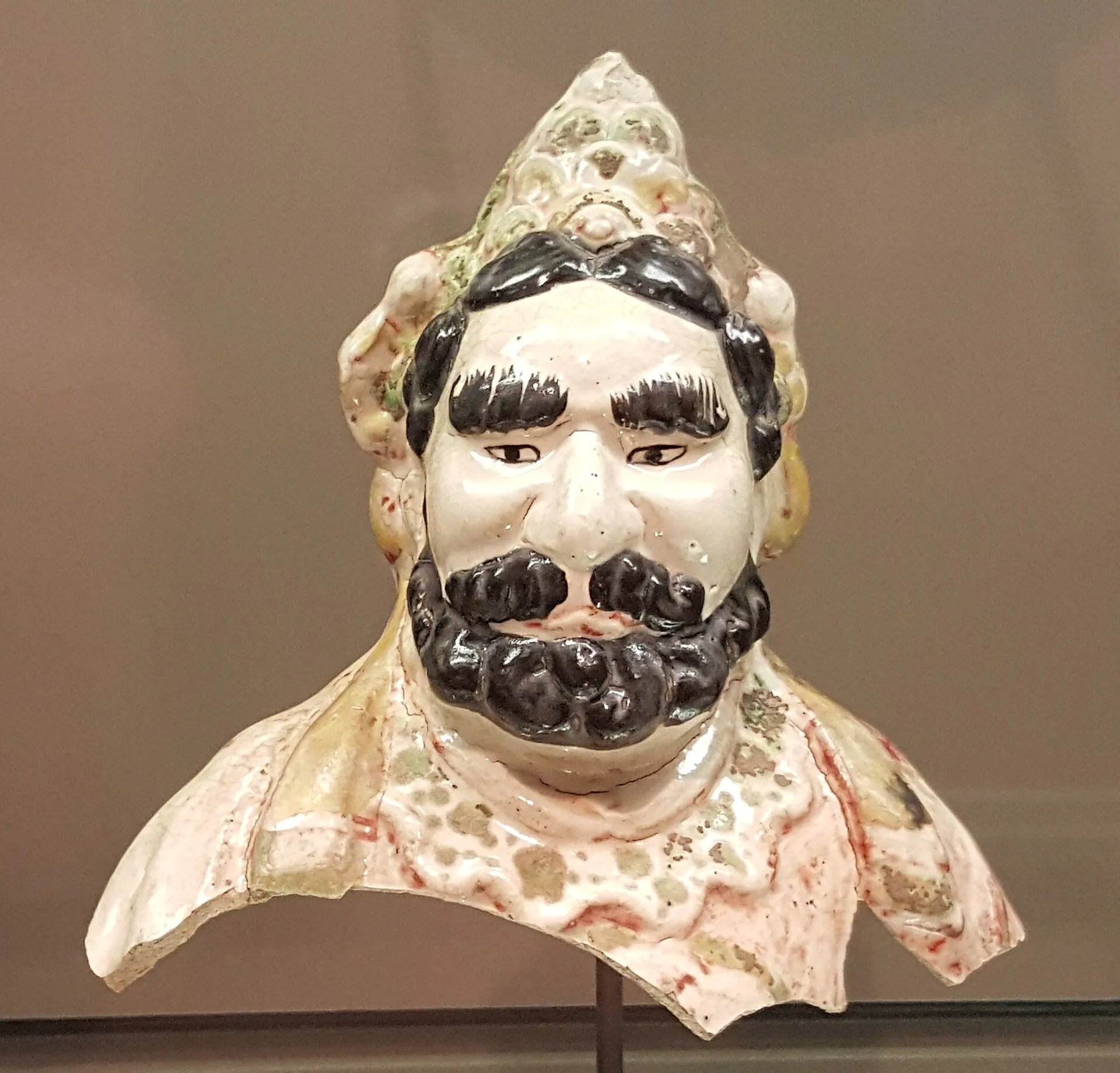 From the permanent collection of the Musée Cernuschi, Paris, France, which states that the object was collected in 1924 from a Sui Dynasty tomb robbing ascribed by the museum as a possible 'Taoist Immortal'. and completely misascribes the identity of the subject as a possible 'Taoist Immortal'. (Hat, facial hair and structure make this clear) striken by पाटलिपुत्र (талқылауы), as this is original research