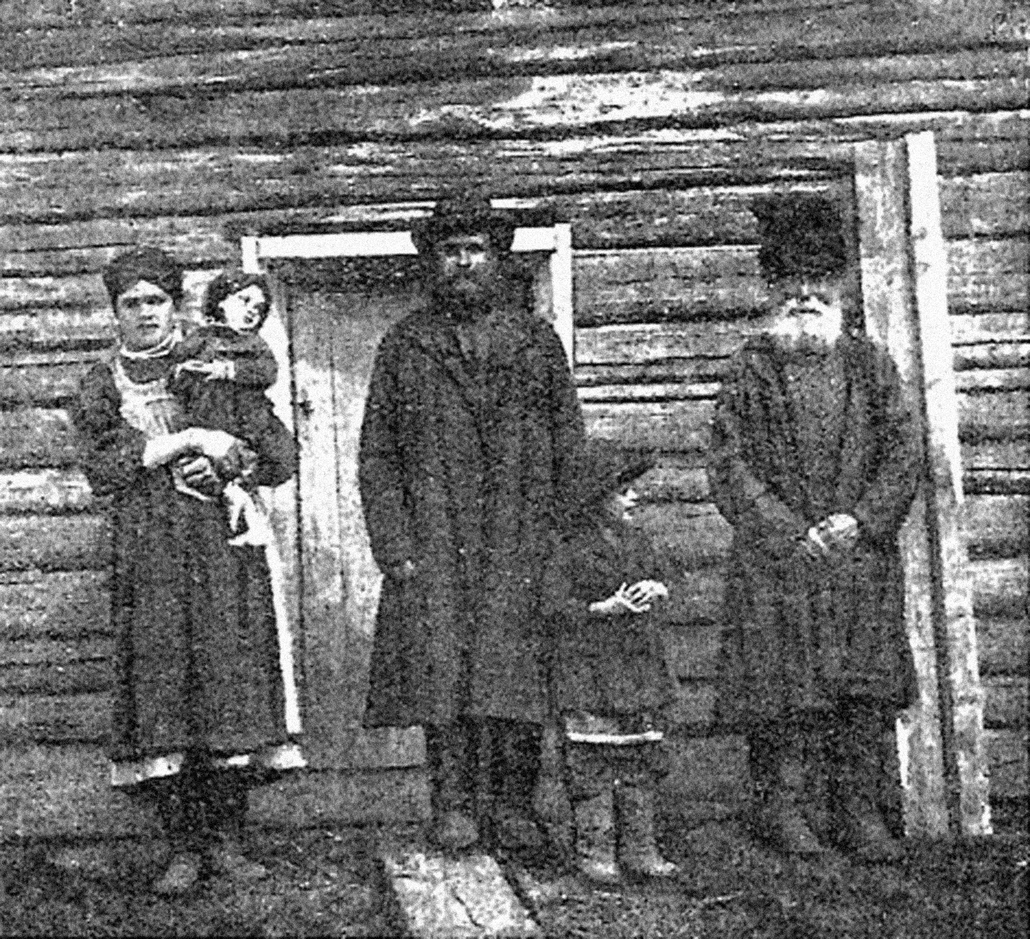 Бухтарминские старообрядцы. Традиционная одежда. Источник: Бухтарминские старообрядцы. Материалы комиссии экспедиционных исследований. Серия Казахстанская. Вып. 17. Л., 1930.